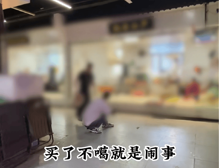 男子买鱼拒杀遭暴力殴打<strong></p>
<p>债券如何进行交易</strong>，摊主叫嚣“不杀是闹事”“打死你”，警方回应