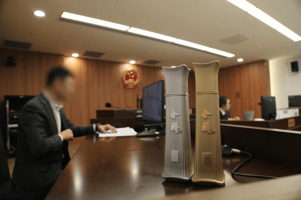 白酒瓶仿照北京第一高楼外形<strong></p>
<p>债券如何进行交易</strong>，涉事公司被判赔45万！法院：侵犯建筑作品著作权