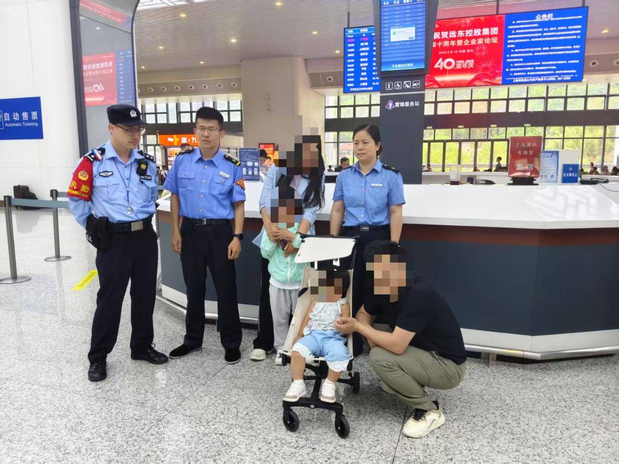 爸妈打瞌睡<strong></p>
<p>如何查看软件源代码</strong>，5岁哥哥带2岁妹妹独自下高铁：想叫他们的，但是觉得保护妹妹比较重要