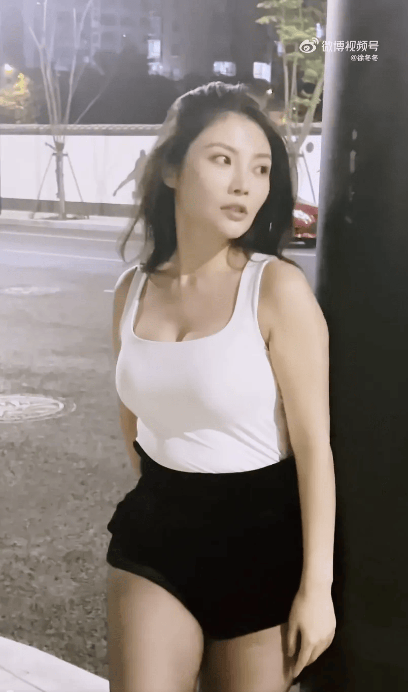 “椰树女神”徐冬冬大方晒照<strong></p>
<p>91币怎么获得</strong>，并配文：我的蝴蝶袖，很丰腴！