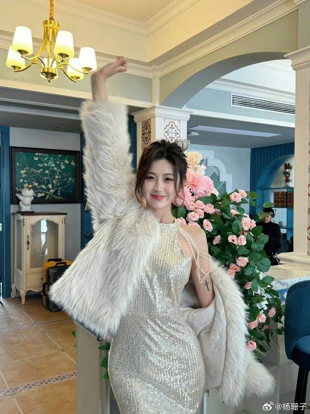 女演员杨珊子拍戏遇极端天气！胳膊被冰雹砸伤、美瞳被冲掉<strong></p>
<p>易捷币怎么用</strong>，剧组受伤人员已送医