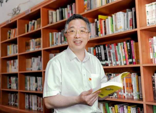 “颐云楼主人”<strong></p>
<p>币澳国际怎么样</strong>，主动向省纪委投案