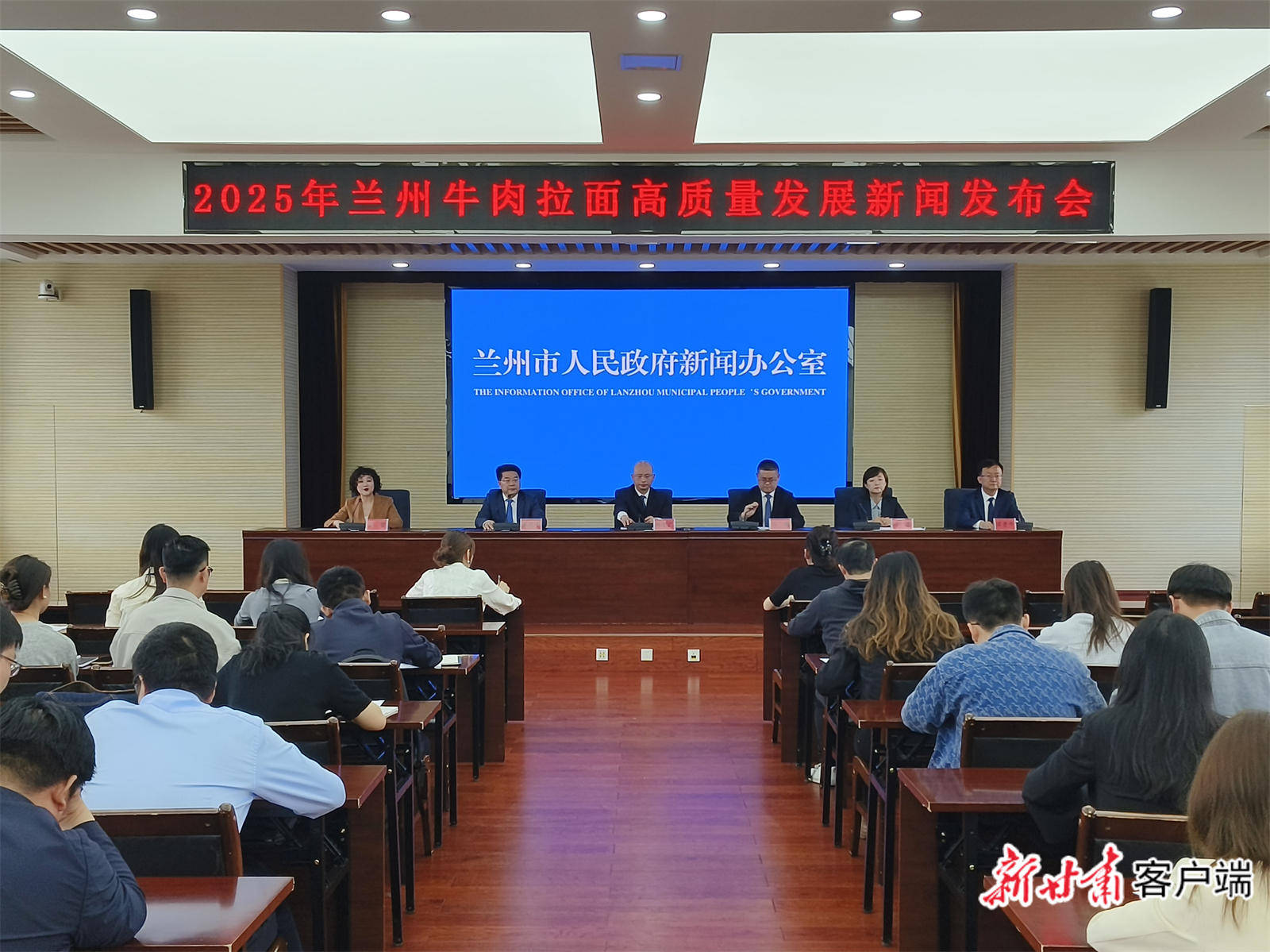 兰州“牛大碗”遍地开花<strong></p>
<p>股票k线图</strong>，截至2024年底全产业链销售收入超600亿元