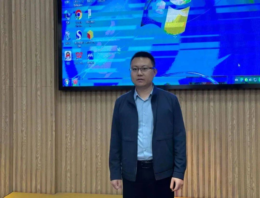 中央指导组进驻当天<strong></p>
<p>股票k线图</strong>，两名干部顶风作案