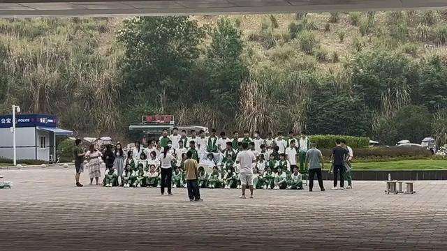 四川初三男生病重<strong></p>
<p>交易指数怎么算</strong>，全班同学带板凳赶到医院，拍下特殊的毕业照