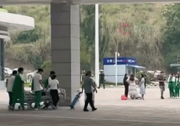 最好的德育课！四川南充初三男生重病住院<strong></p>
<p>怎么买币</strong>，全班同学为其步行从学校到医院拍毕业照