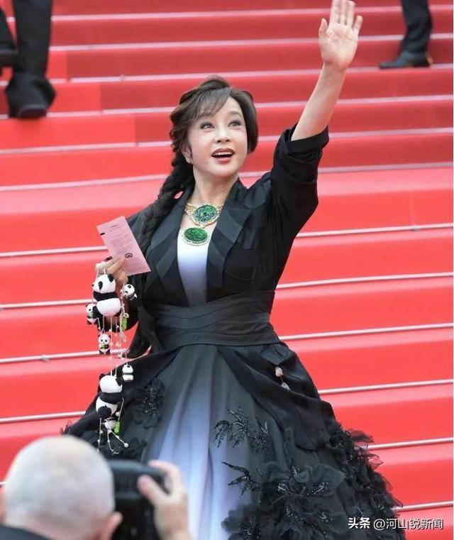 74岁刘晓庆戴上亿翡翠<strong></p>
<p>怎么买币</strong>，称霸戛纳！前男友：她随便卖个钱都花不完