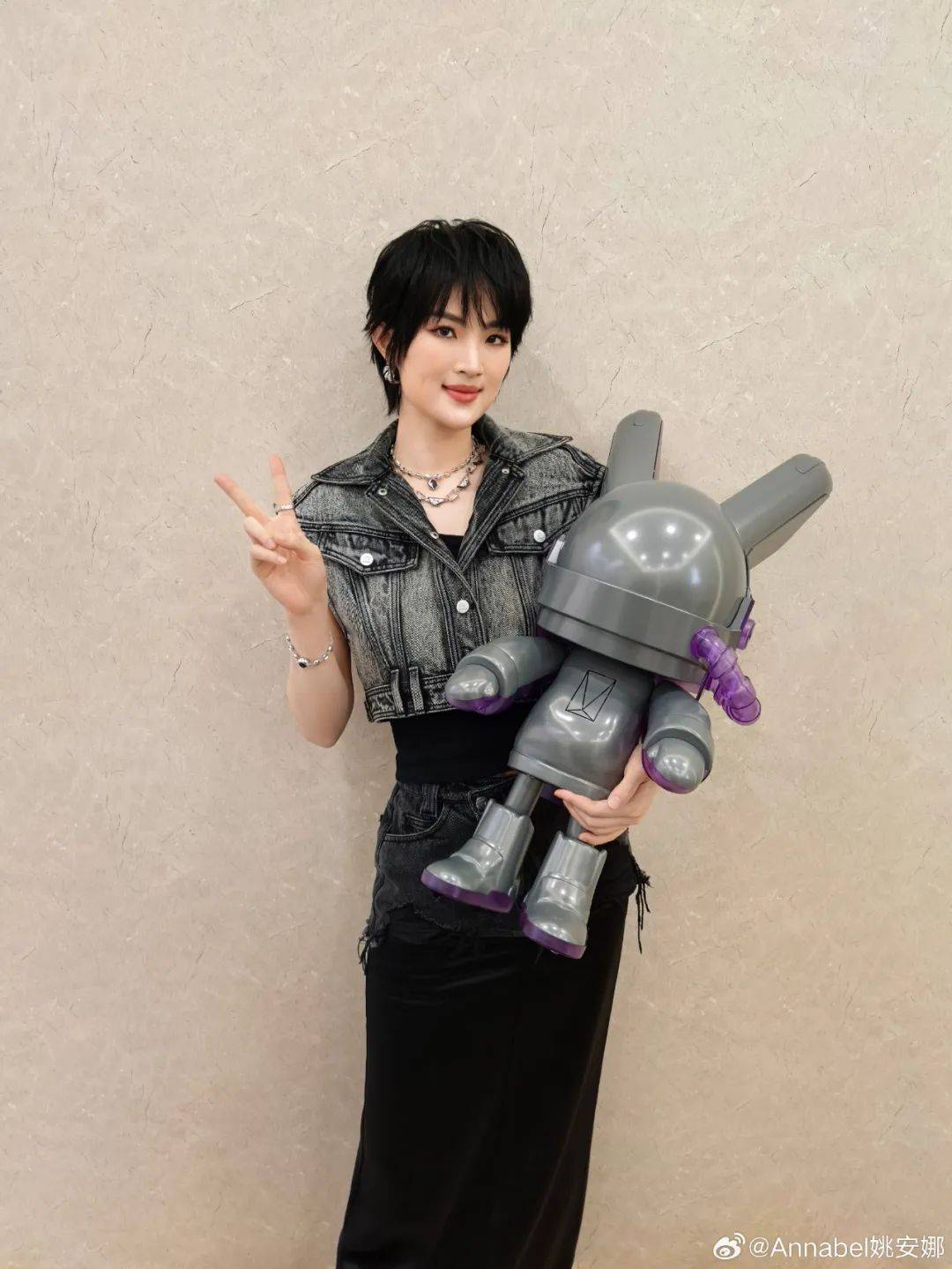 姚安娜被问到哈佛大学拒收国际生<strong></p>
<p>迷你币</strong>，微笑回应“还好毕业了”，此前曾以满分成绩考入哈佛大学
