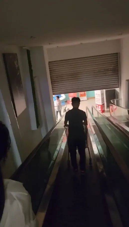 江苏苏州一大润发店员着急下班<strong></p>
<p>币多网怎么样</strong>，强制关闭载客中电梯！经理致歉：已警告处罚