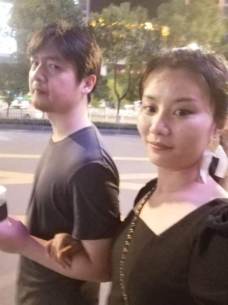 “初恋在读博时去世”<strong></p>
<p>债券怎么交易的</strong>，湖北小伙领奖台上讲述自己的爱情故事感动全网