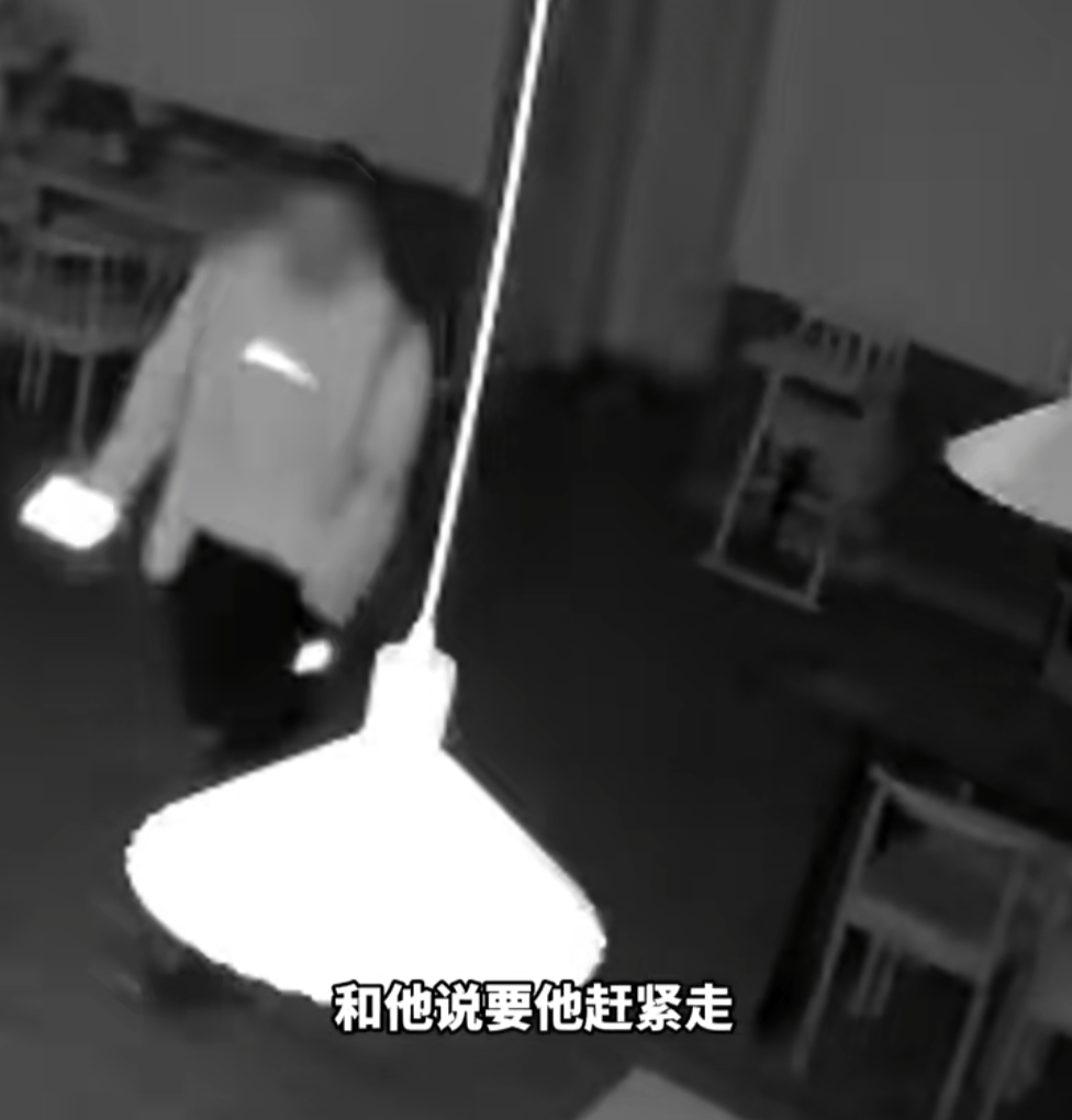 第一次见面就表白！被拒绝后男子凌晨3点狂敲女生房门<strong></p>
<p>抖币怎么用</strong>，随后拿出工具撬锁……