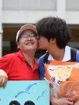 突然！一大批“靓仔”“靓女”涌入深圳街头！有人疯狂应援<strong></p>
<p>币虎全球怎么样</strong>，有人边笑边哭