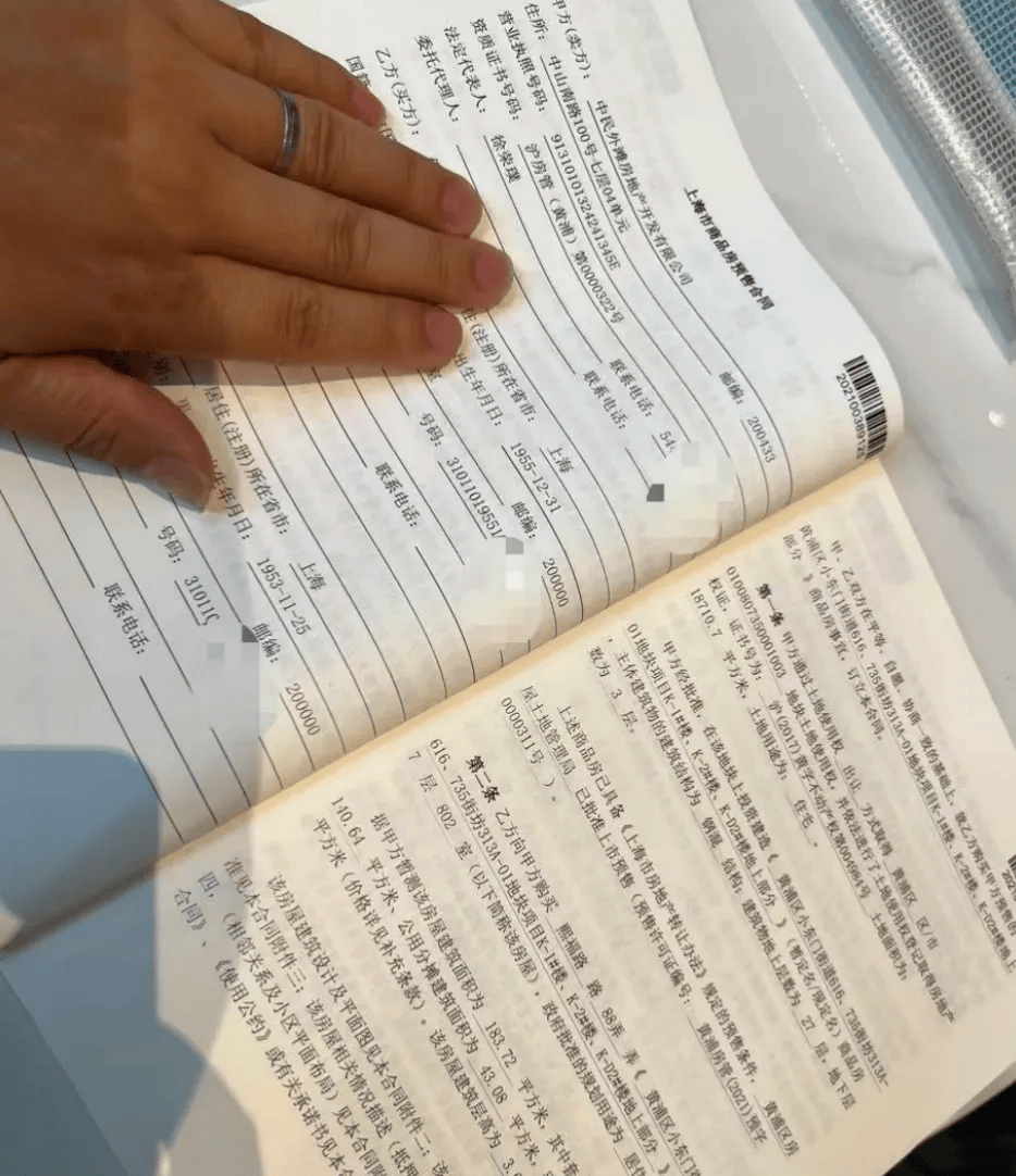 女子4年前借贷900万元<strong></p>
<p>v币怎么用</strong>，拿下上海3000万元的豪宅，交房近2年仍未办下不动产权证！竟是因开发商欠税？公司最新回应来了