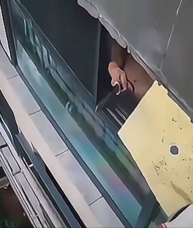 重庆一业主持刀辱骂高空作业人员被拘留<strong></p>
<p>网络虚拟货币</strong>！与楼上邻居有纠纷