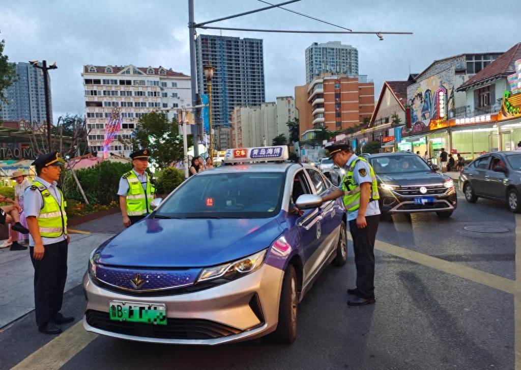 车不动计价器还在“跑”<strong></p>
<p>香港虚拟货币交易平台</strong>，青岛一辆出租车安装“跑得快”被查处