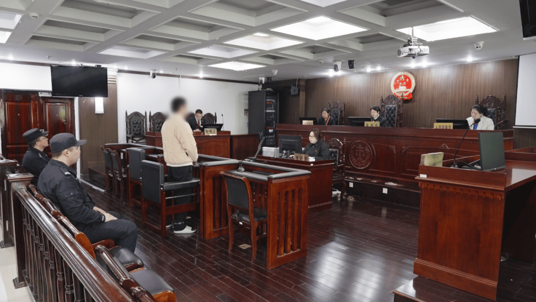6年网恋花费60万元<strong></p>
<p>虚拟货币上市</strong>，“女友”竟是同屋工友