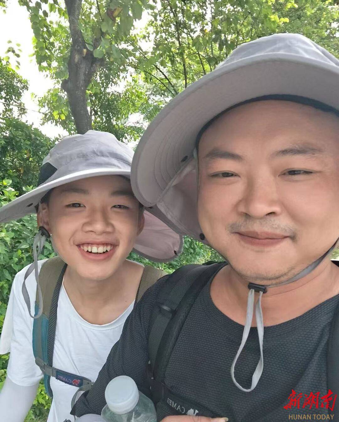 他陪13岁儿子从深圳徒步回湖南：脚都走“废”<strong></p>
<p>国内虚拟货币交易所</strong>，儿子开心就好