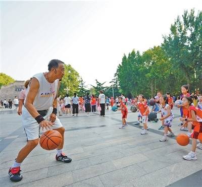 “再平凡的球场<strong></p>
<p>国内虚拟货币交易所</strong>，也能承载梦想”（微光）