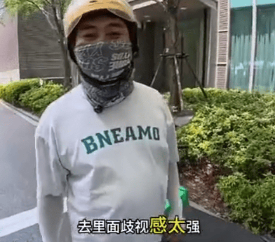 上海一小区被外卖员集体“拉黑”：进小区须乘摆渡车<strong></p>
<p>浏览器</strong>，送单保安全程陪同，其余骑手在车内等，致订单频繁超时；平台：已尝试与物业沟通