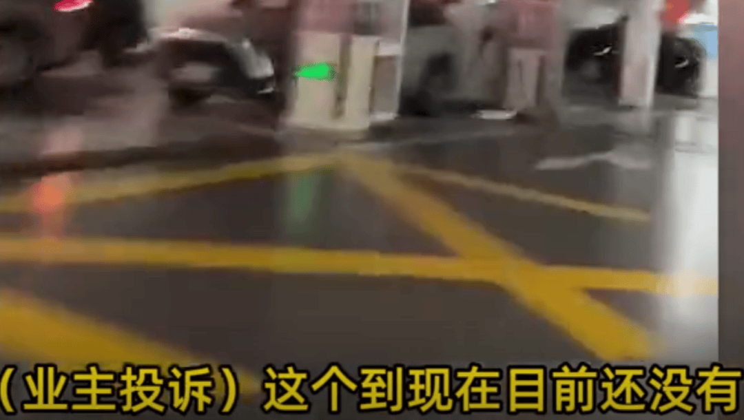 上海一小区被外卖员集体“拉黑”：进小区须乘摆渡车<strong></p>
<p>浏览器</strong>，送单保安全程陪同，其余骑手在车内等，致订单频繁超时；平台：已尝试与物业沟通