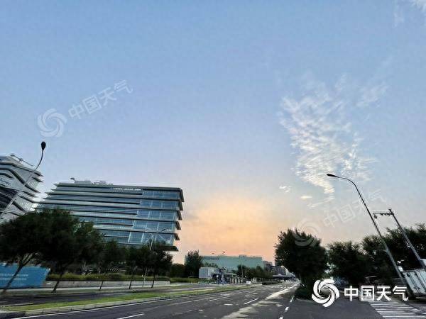今天北京天气闷热 明天前后有明显降雨过程