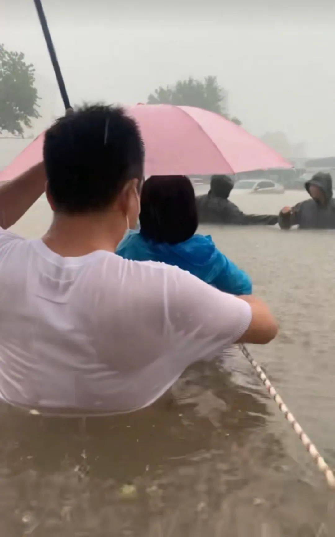 郑州暴雨致京广路隧道被淹<strong></p>
<p>以太坊美元</strong>，亲历者：车是飘起来的，很害怕，有人爬梯子离开 2021年也曾淹没多台车辆