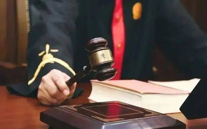会计主任被调岗干保洁！虽薪资不变<strong></p>
<p>以太坊美元</strong>，但拒服从安排！公司：旷工，辞退！双方闹至法院…