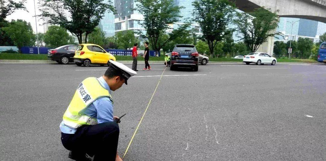 “刚走出去不到一分钟就出事”<strong></p>
<p>以太坊区块链浏览器</strong>，一家五口1死4伤！家属最新发声