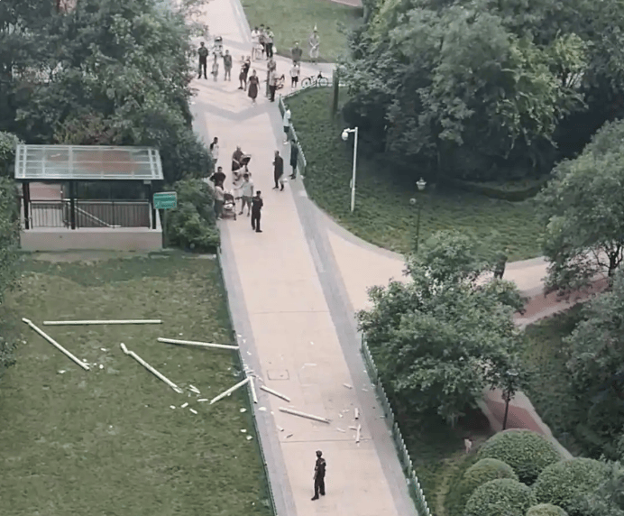 西安通报“水管高空坠落砸中婴儿车”：疑因大风吹落导致<strong></p>
<p>以太坊美金</strong>，受伤婴儿仍在救治中