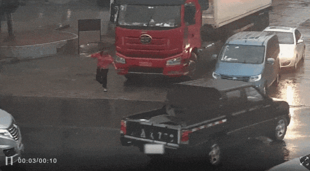 苏州一男孩骑行被货车卷入车底<strong></p>
<p>以太坊区块中文浏览器</strong>！江苏交规：12周岁才可骑自行车上路