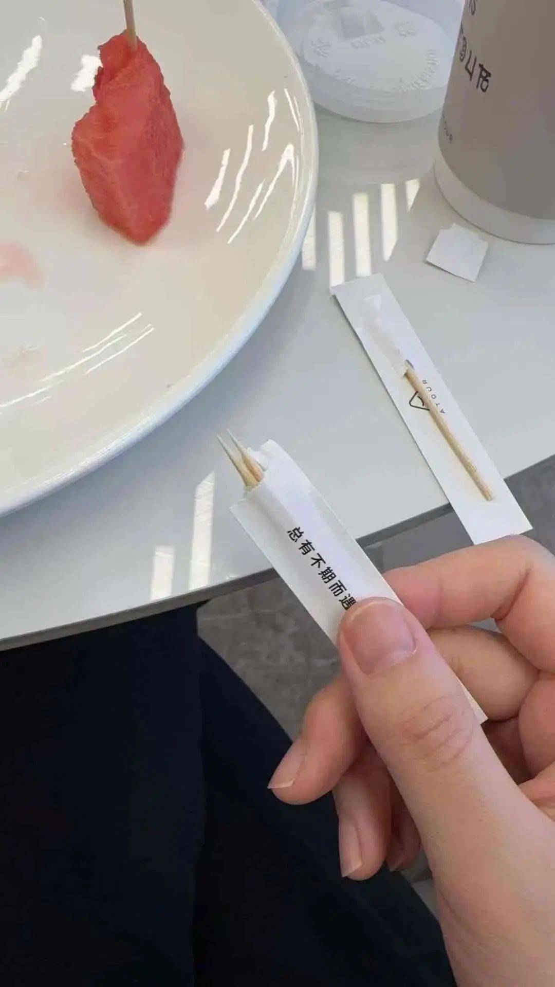 女子称“在亚朵酒店内用牙签<strong></p>
<p>以太坊区块中文浏览器</strong>，入口后猛然发现可能是别人用过的”，店方回应