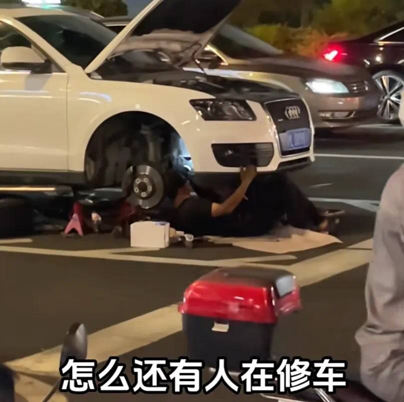 上海警方：王某（男<strong></p>
<p>以太坊最新行情</strong>，40岁）、邹某某（男，43岁）被处罚！事发闹市区，这一幕太离谱…