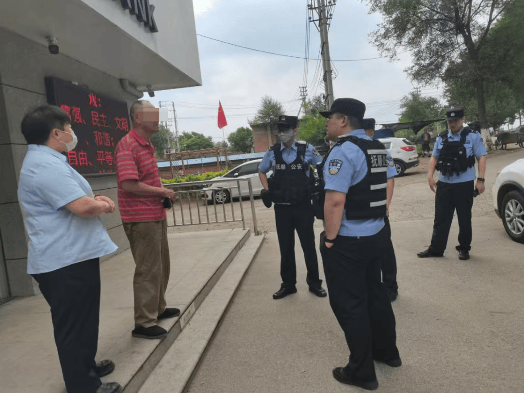 男子携7张定期存单要提前取款<strong></p>
<p>以太坊今日行情价格</strong>，银行柜员发现疑点……